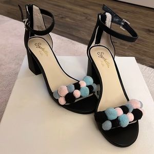 Seychelles Size 6.5 Pom Pom Heels